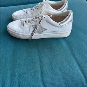 Vintage Havana White and and gray Sneakers size 8.5